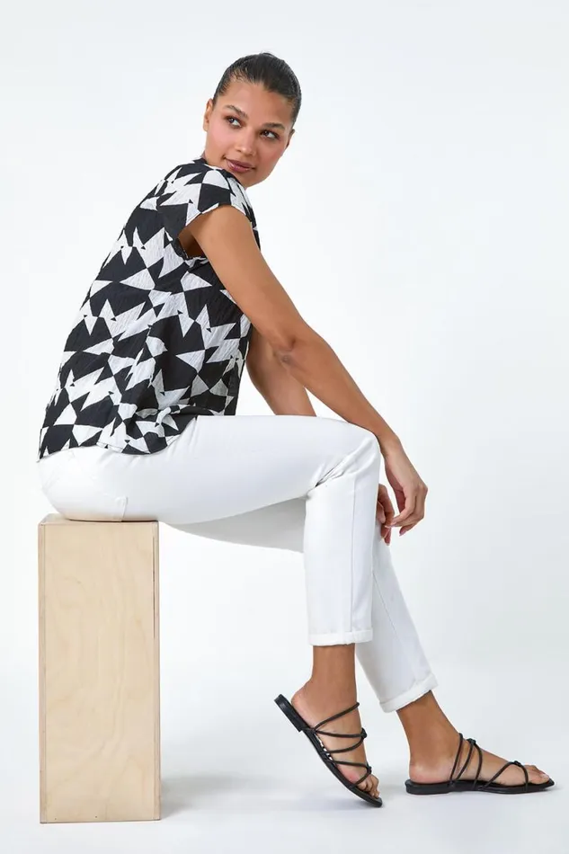 Black Geometric Crinkle Textured VNeck Top Women Roman Tops