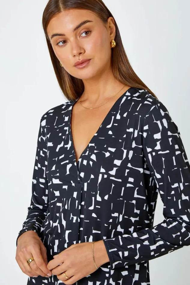 Black Geometric VNeck Pleat Detail Stretch Top Women Roman Tops
