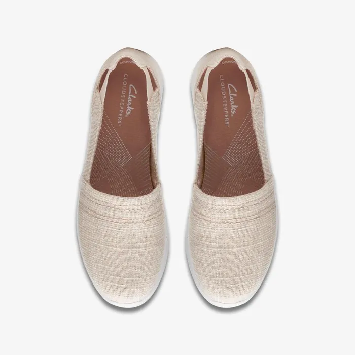 Breeze Step II Natural Interest Women Clarks Flats