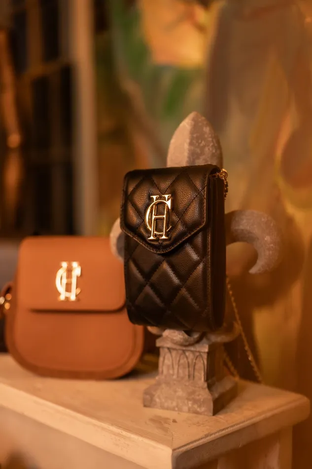Holland Cooper Knightsbridge Phone Pouch Black Quilted Women Clutch Bags Holland Cooper Knightsbridge Phone Pouch Black Quilted Women Clutch Bags