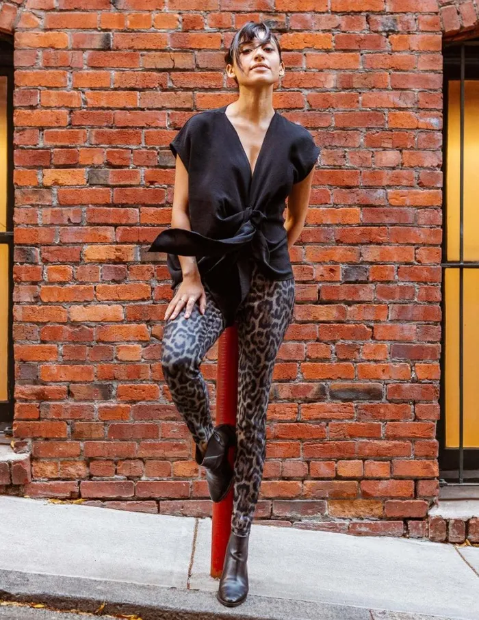 Hue Cheetah Reversible Denim High Rise Leggings Cheetah Women Skinny