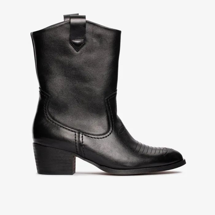 Octavia Up Black Leather Women Clarks Boots and Booties