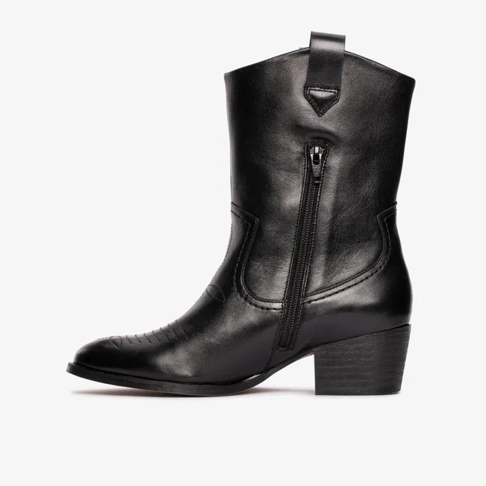 Octavia Up Black Leather Women Clarks Boots and Booties