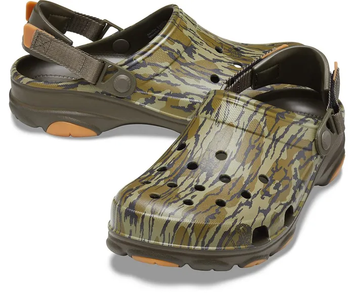WomenMen Classic AllTerrain Mossy Oak Bottomland Clog Khaki Crocs Clogs