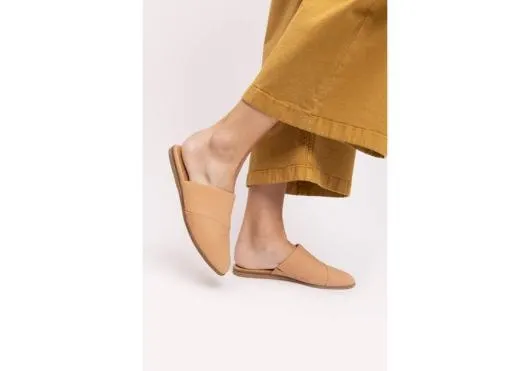 Women WomenJade Tan Leather Slip On Flat Honey TOMS Flats